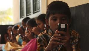 Children Learn Chinese on Cellphones
