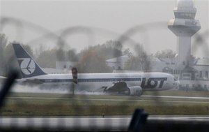 Captures Emergency Crash Landing of LOT Poland Boeing 767 in Warsaw 